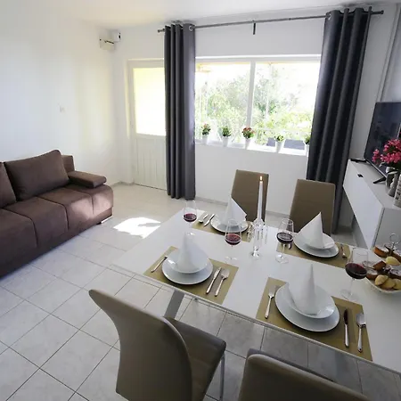 Scenic In Near Sea Holiday home *