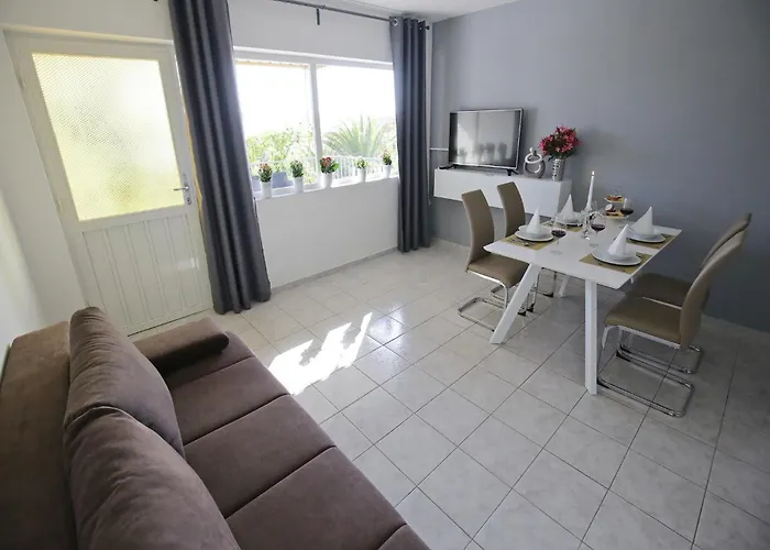 Tatil Evi Scenic In Near Sea Bibinje
