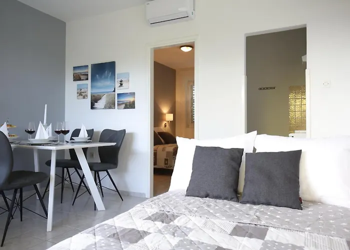 Tatil Evi Scenic In Near Sea Bibinje