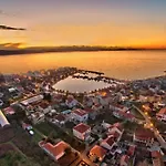 Дом отдыха Scenic In Near Sea *