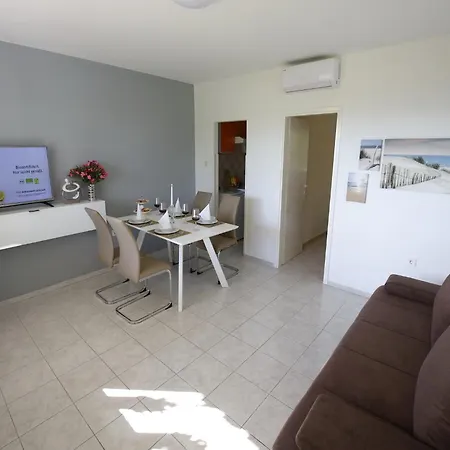 Scenic In Near Sea *